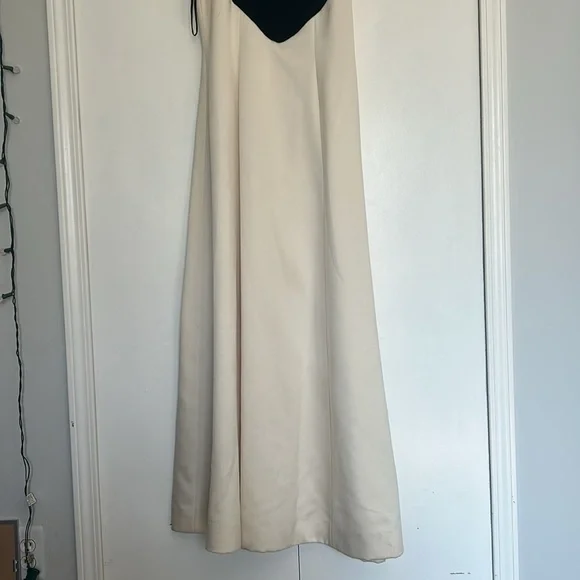 Niteline by Della Rougogali - Elegant Black and Cream Dress - Picture 3 of 5